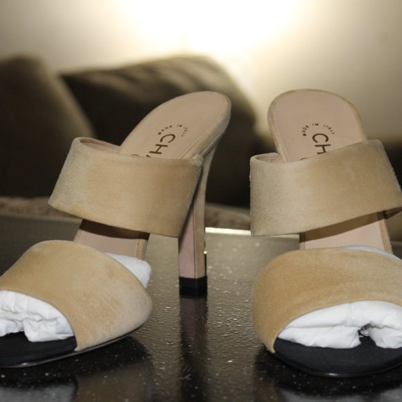 CHANEL Beige Gold Pearl Heel - Picture 2 of 11